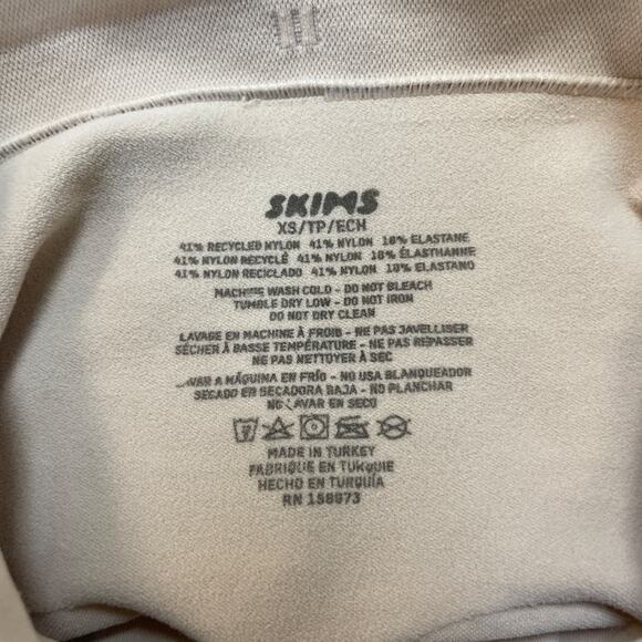 Skims Women's Seamless Sculpt Mid Thigh Shorts Sand Size XS - Picture 3 of 4